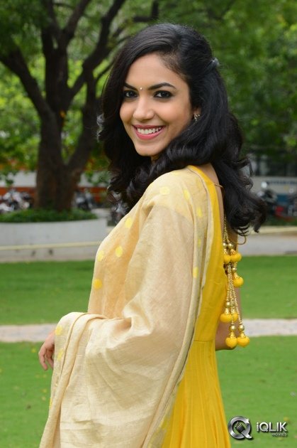 Ritu-Varma-At-Pelli-Chupulu-Movie-Abhinandhana-Sabha